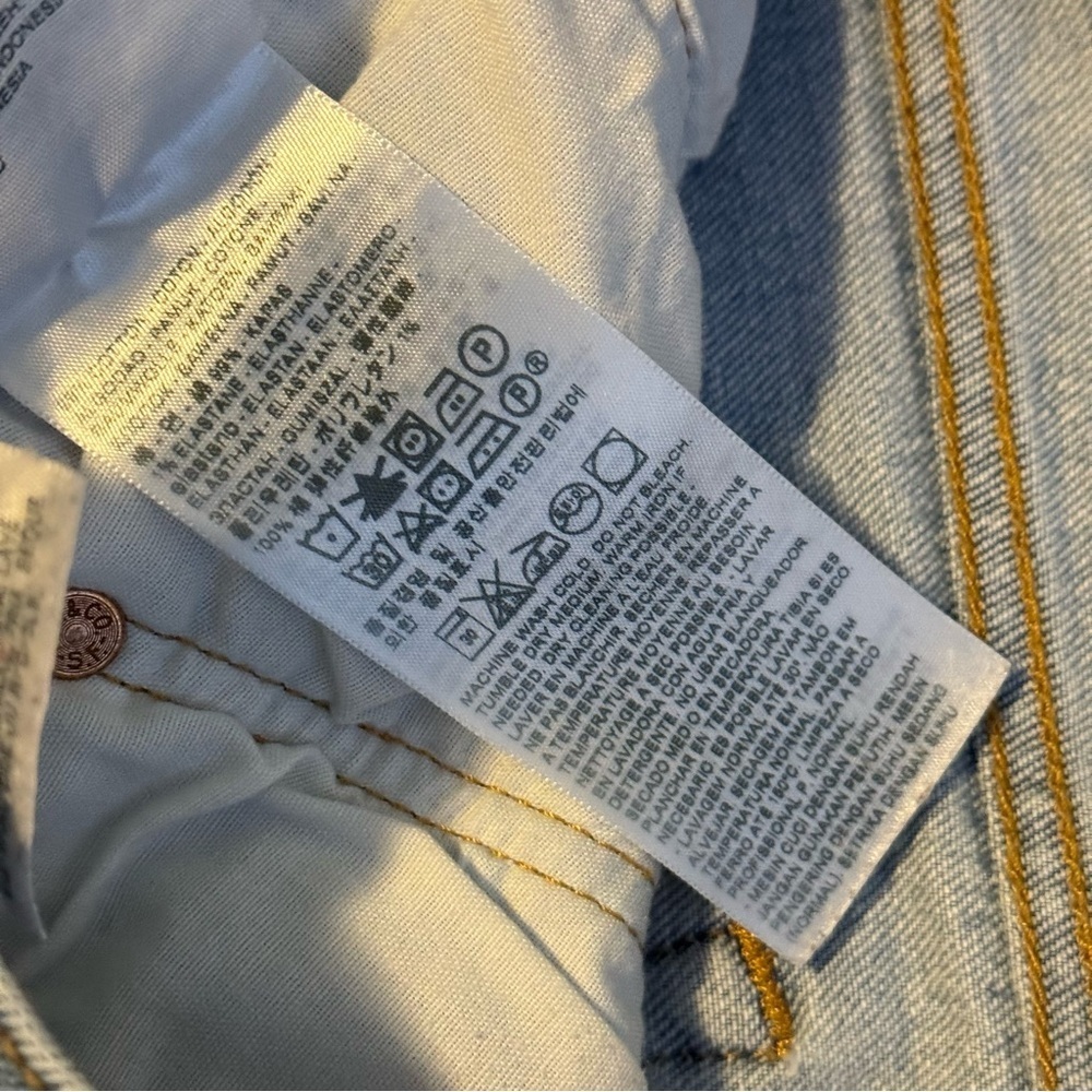 VINTAGE Levi's womens Straight Jeans in Light Blue - Picture 5 of 7